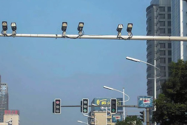 電子(zǐ)警察杆